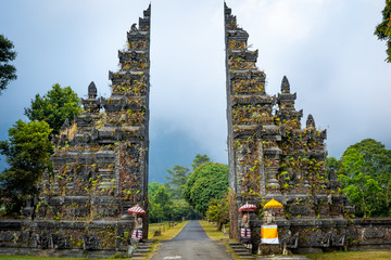 buddhist gate in bali during cloudy weather © DEN
