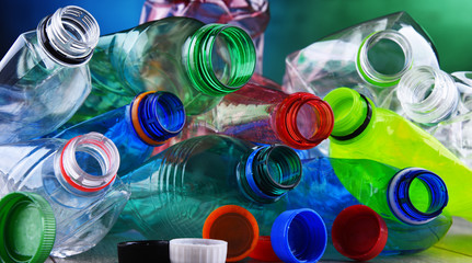 Empty colored carbonated drink bottles. Plastic waste - obrazy, fototapety, plakaty