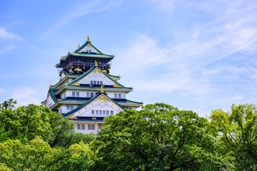 Fototapeta na wymiar Osaka Castle is one of the attractions that cannot be missed when visiting in Kansai area . The castle is located in Osaka and is famous in Japan. Inside is a museum To show the history of this castle