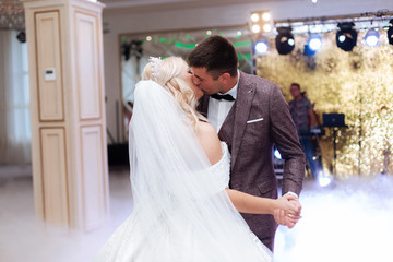 Fototapeta premium First dance bride in a restaurant