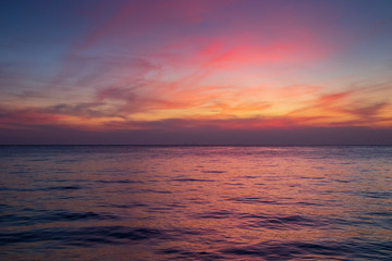 Fototapeta na wymiar sunset over sea in Thailand
