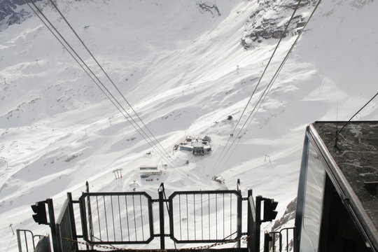 View from Gletscherbahn to Zugspitzplatt station