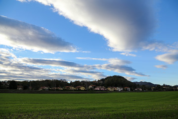 Obraz premium paesaggio con nuvole