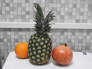 Obstsalat - Ananas-Granatapfel-Orange