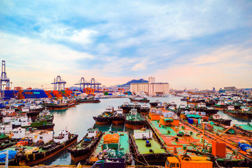 Obraz premium Cargo port of Busan, South Korea, the fifth largest container terminal harbor in the world.