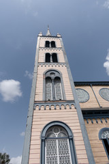 Tour et clocher de la cathédrale basilique St Pierre et St Paul de Paramaribo au Suriname