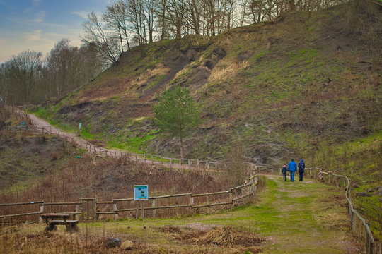 Familie wandern - Liether Kalkgrube in Klein-Nordende (Elmshorn)