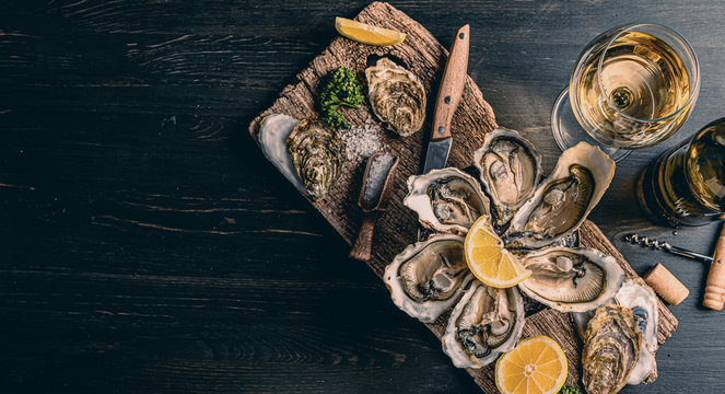Fresh oysters with lemon ice and white wine.