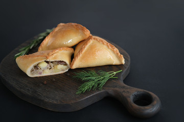 Tatar pie triangle echpochmak, Russian kurnik, delicious pastry with chicken and potatoes. Traditional food, quick snack of dough © Мария Мамонтова