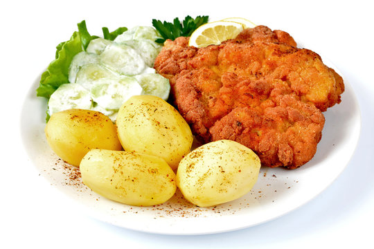 kotlet schabowy z ziemniakamii i mizerią
