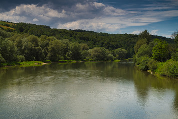 Fototapeta na wymiar Rzeka San. Bieszczady, Polska