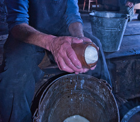 Produkcja sera z owczego mleka. Oscypek - obrazy, fototapety, plakaty