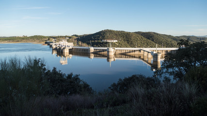 Fototapeta na wymiar alqueva dam in portugal on the guardiana river