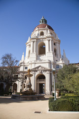Fototapeta na wymiar Grand entrance to the historic Pasadena city hall building in southern California.