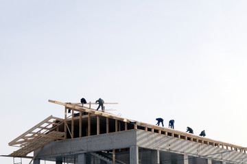 builders make the roof of a large building