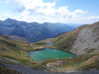 Fototapeta na wymiar lacul capra surrounded by Fagaras mountains