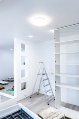 Scaffold in a white room with parquet