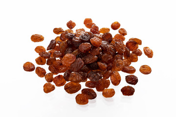 Obraz premium Raisins isolated on white background