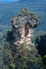 A photograph of Orphan Rock in the middle of the Jamison Valley