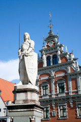 Fototapeta premium Monument to St. Roland in the central square in Riga, Latvia