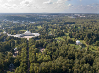 Fototapeta na wymiar drone view of the park and palace in Pavlovsk, Petersburg, Russia