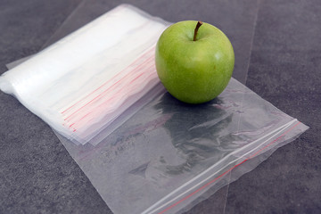 green apple and fridge bag, keeping fruits in a healthy way,