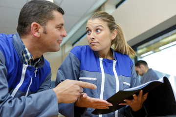 Obraz premium confused apprentice not sure what to do next