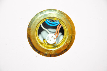 Spotlight in drywall. Cartridge base e5.3. Wires in the ceiling. Poor repair