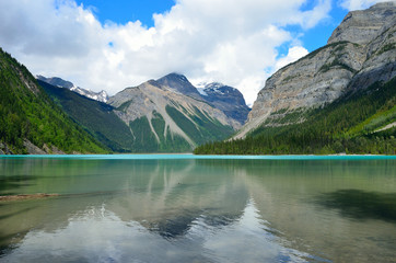 Fototapeta na wymiar Kinee Lake, Mount Robson Provincial Park, BC, Canada