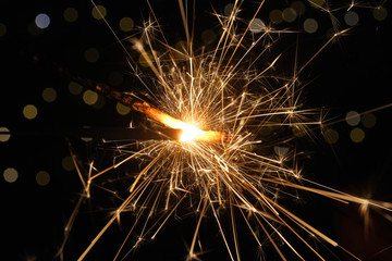Obraz premium Close-up view of the light of sparkler