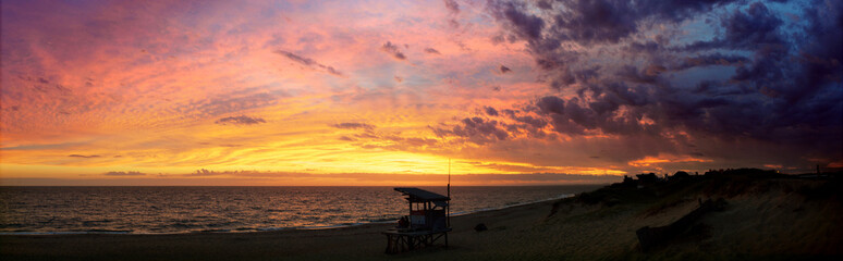 atardecer con nubes amarillas 