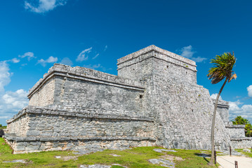 Fototapeta na wymiar Tourists visi Mayan ruins in Tulum, Mexico