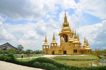 Fototapeta na wymiar Wat rong khun Changrai Thailand