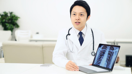 医師　診察