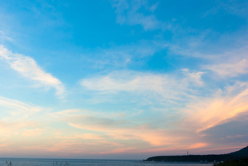 Naklejka premium 青空残る北海道噴火湾の夕陽