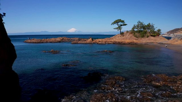 秋谷海岸の立石と富士山空撮