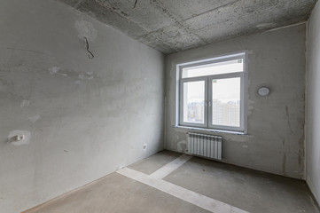 Obraz premium Russia, Moscow- October 17, 2019: interior room apartment rough repair for self-finishing. interior decoration, bare walls of the room, stage of construction