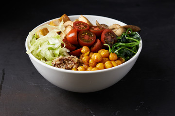 quinoa and vegetables blanced bowl