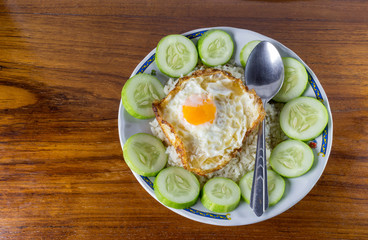fried eggs with rice