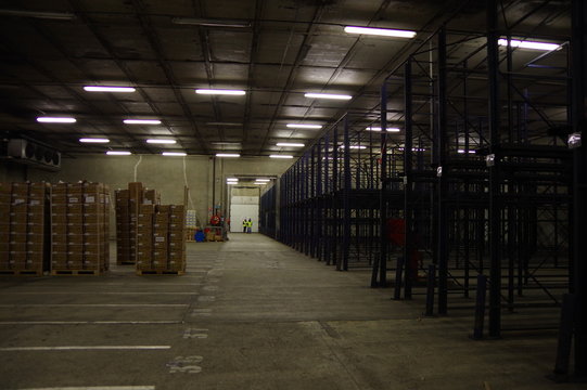 entrepot hangar de stockage de marchandise de mat&eacute;riaux de port