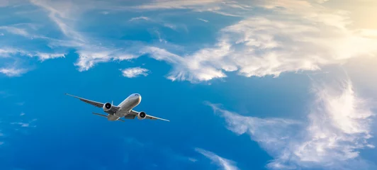 Fototapete Flugzeug Höhenflugzeug und schöner Himmel im Frühjahr