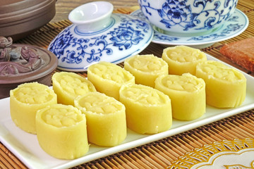 Mung bean cake (lvdougao) is a traditional and popular Chinese dessert in summer. In traditional Chinese medicine, mung beans have a cold property, help to protect body from hot temperature in summer