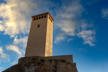 Fototapeta na wymiar torre albarrana del castillo de Maluenda en la provincia de Zaragoza, España