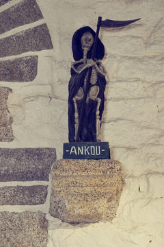MYthologie bretonne , personnage de l&eacute;gende nomm&eacute; ankou .