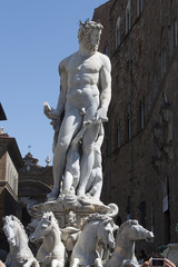 Alte statue in einer italienischen Stadt