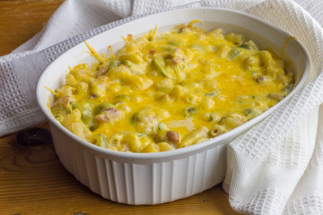 Macaroni and cheese with bacon and chives