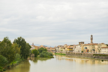 Fototapeta na wymiar View of the city of Florence with the Arno river