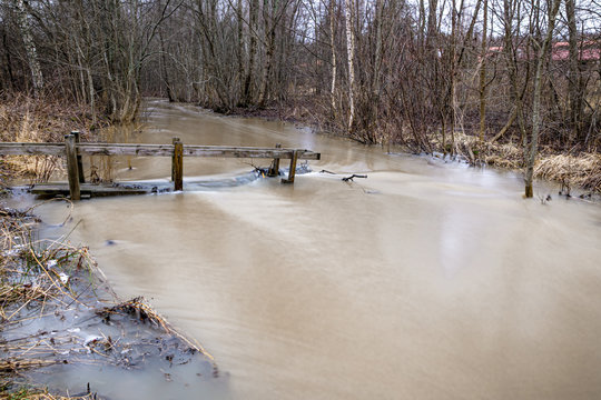 Flood: Strong current in the canal. Finland, February 2020 © M.V.schiuma