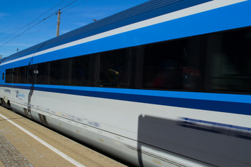 Obraz premium Blue train at the station