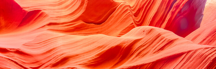 Obraz premium Panoramic view of red sandstone flowing shapes inside Antelope Canyon, Page, Arizona